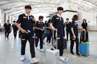 세계수영선수권 위해 출국하는 한국수영대표팀 | 연합뉴스