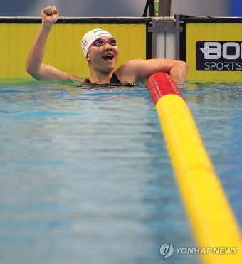 여자 배영 100ｍ 이은지 동메달 환호 | 연합뉴스