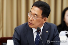 질의하는 김주영 의원 | 연합뉴스