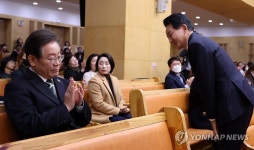 부활절 예배 참석한 원희룡 이재명… 계양구 가나안교회 | 연합뉴스