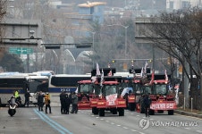 남태령 넘는 과천대로, 한때 양방향 전면통제 | 연합뉴스