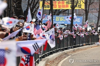 윤석열 대통령 석방 기대하는 지지자들 | 연합뉴스