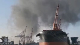 인천항 사료창고 건물 큰불…2시간 만에 불길 잡혀 | 연합뉴스