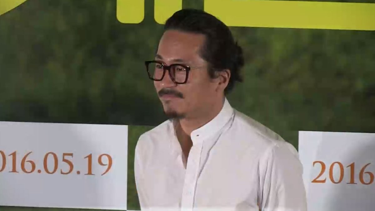 양익준 감독, 후배 폭행 혐의 부인 종이로 머리를 통통 두드린 거예요