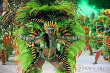 '정열적인 춤사위'…브라질 아마존 최대 축제 '보이 붐바' | 연합뉴스