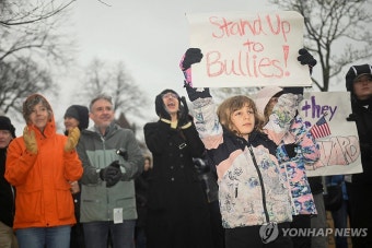 美하버드대, '트럼프 정책' 첫 반기…곧장 지원금 3조원 끊은 트럼프 | 연합뉴스