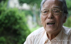  수원화성 사진전 여는 김동휘옹 | 연합뉴스