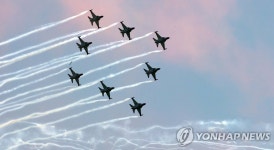 李대통령 고효율 다기능 軍으로 발전해야 | 연합뉴스