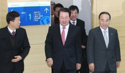 남북특위ㆍ외통위 의원 8명 개성공단 방문(종합) | 연합뉴스