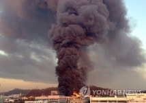 안산 반월공단 화재 2시간만에 진화…3명 연기흡입(종합) | 연합뉴스