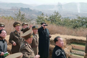 북한 김정은, 공군 비행장 타격훈련 참관 | 연합뉴스