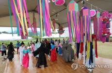 메르스 때문에 관람객 없는 관노가면극 | 연합뉴스
