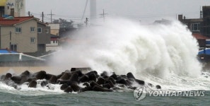 제주도 남쪽 먼바다 풍랑주의보…태풍 간접영향 | 연합뉴스