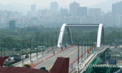 확장공사 응봉교 4차로 우선 개통 | 연합뉴스