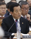 질의에 답변하는 한민구 국방부 장관 | 연합뉴스