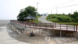 웅도리 입구 해변 조망데크 | 연합뉴스