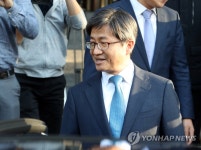 차량 탑승하는 김명수 후보자 | 연합뉴스