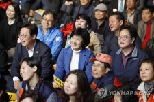 발언 듣는 추미애 우원식 이재명 | 연합뉴스