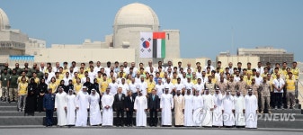 한국이 건설한 원전 앞에선 한-UAE 정상 | 연합뉴스