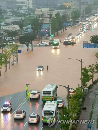 극한 호우로 광주와 전남 강타, 수해 피해 속출! 호우특보 확대, 안전에 유의해야
