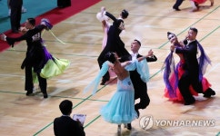 춤의 세계로 빠져봐…2019 춘천레저컵 전국 댄스스포츠 경연대회 | 연합뉴스