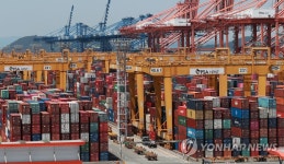 컨테이너 가득 들어찬 부산신항 | 연합뉴스