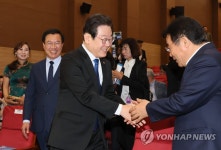 다문화위원회 출범식 참석하는 이재명 대표 | 연합뉴스