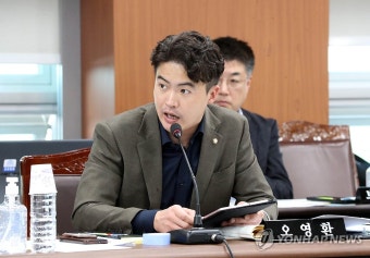 질의하는 오영환 의원 | 연합뉴스