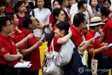 中 가오카오 응시생 격려하는 교사 | 연합뉴스