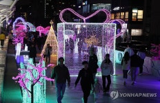 광안리의 또 다른 명물…부산 민락수변공원 밀락 루체 페스타 | 연합뉴스