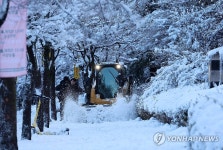 봄 시샘 폭설…강원 북부산지에 대설주의보 | 연합뉴스