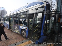 서울 서대문역 사거리서 버스 돌진 | 연합뉴스
