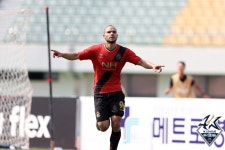 글레이손 추가시간 동점골 경남, 양산 경기서 성남과 2-2 무 | 연합뉴스