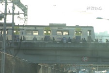 분당선 죽전역서 탈선..6시간만에 운행 재개(종합) | 연합뉴스