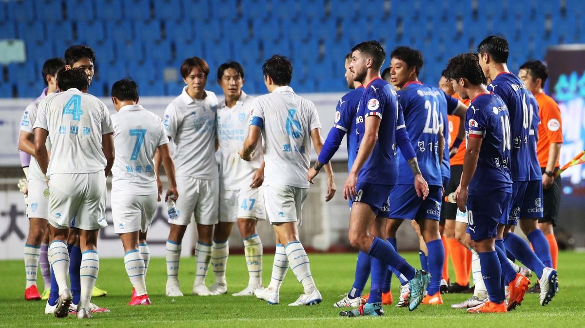 수원, 아산을 3-2로 역전 승으로 꺾고 인천 유나이티드와 승점차 7에서 갈등 중!