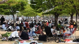 2년 1개월만 일상회복…반가움·우려 교차 | 연합뉴스