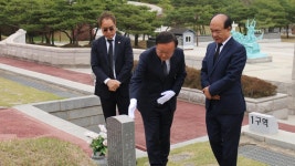 김재원, 5·18 묘지 비공개 방문 깊이 사과 | 연합뉴스
