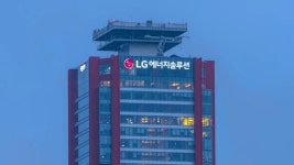 ㈜엘지화학 청주공장(LFP PILOT동)-3호기 | [비즈&] LG엔솔, 6조원 규모 LFP 배터리 수주…테슬라 공급 추정 外 | 연합뉴스