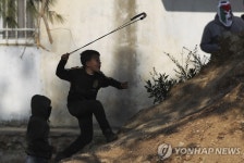 내 동생 내려놔!…새총 쏴 여동생 납치 막은 13세 美 소년 | 연합뉴스