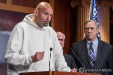 반바지에 후디도 오케이…美 상원, 의원 복장 규정 완화 | 연합뉴스