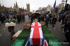영국 농민 수천명, 런던서 농장 상속세 항의 시위 | 연합뉴스