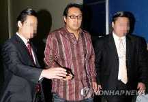 녹화 마치고 나오는 탤런트 박철, 이혼사유는 차후에! | 연합뉴스