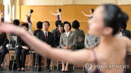 김 여사, 베이징 무도학교 방문 | 연합뉴스