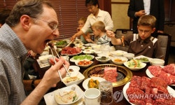 버시바우 수원갈비 맛볼 수 있어 기쁘다 | 연합뉴스