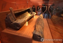 다호리 유적 출토 2천년전 단궁.장궁 공개 | 연합뉴스