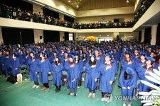 <졸업식이 달라졌다…계란투척ㆍ교복찢기 `옛말> | 연합뉴스