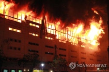 경기 김포 물류창고서 불…진화 중 | 연합뉴스