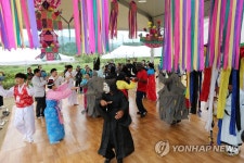 메르스 때문에 관람객 없는 관노가면극 | 연합뉴스