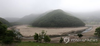 바닥 드러난 강릉 오봉저수지 상류 | 연합뉴스
