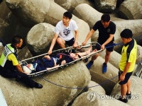 삼척 정라항 방파제서 추락사고 | 연합뉴스